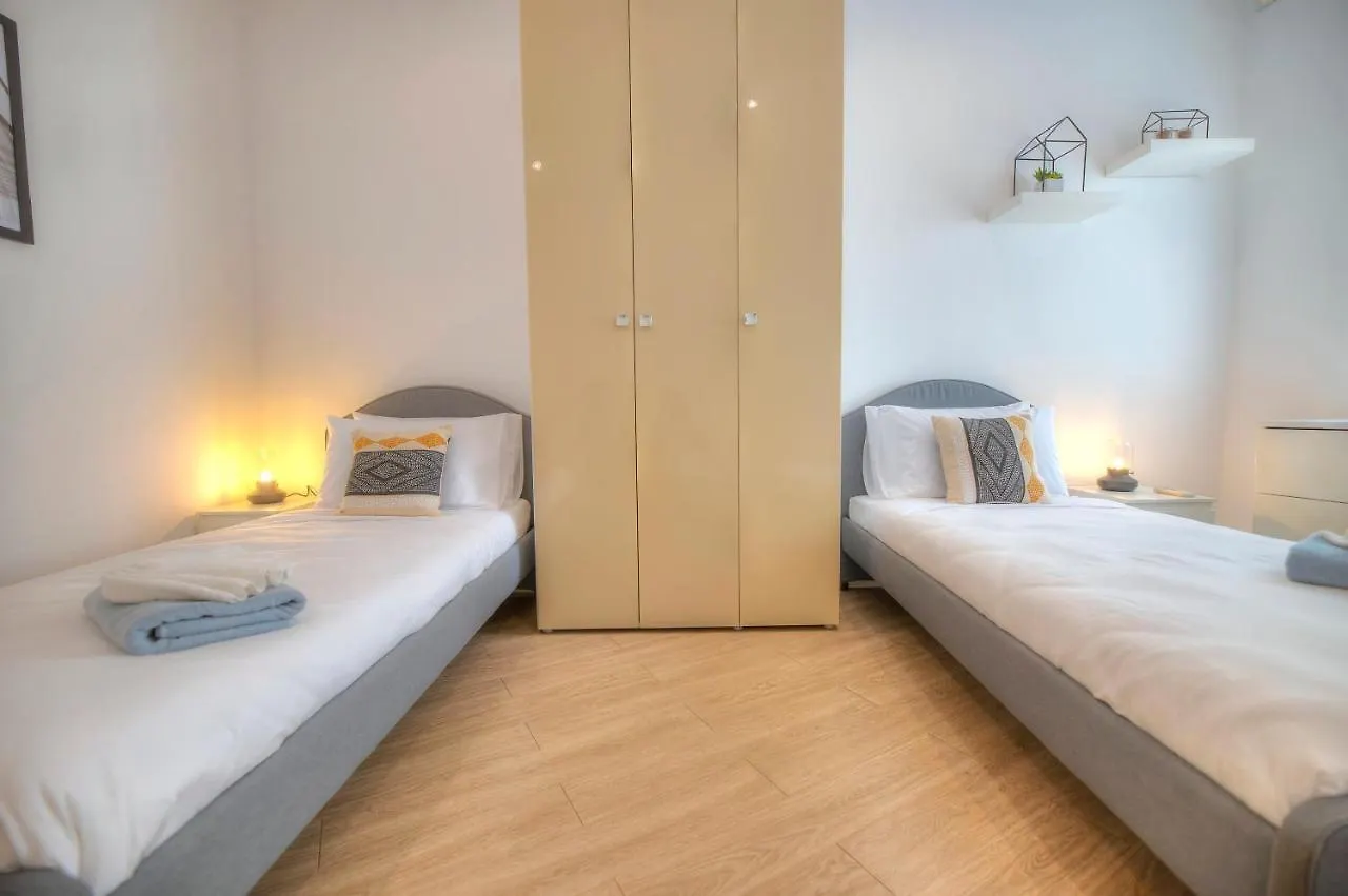 Spacious 4 Bedrooms With Sea View Balcony Goslm-3 Sliema Apartment