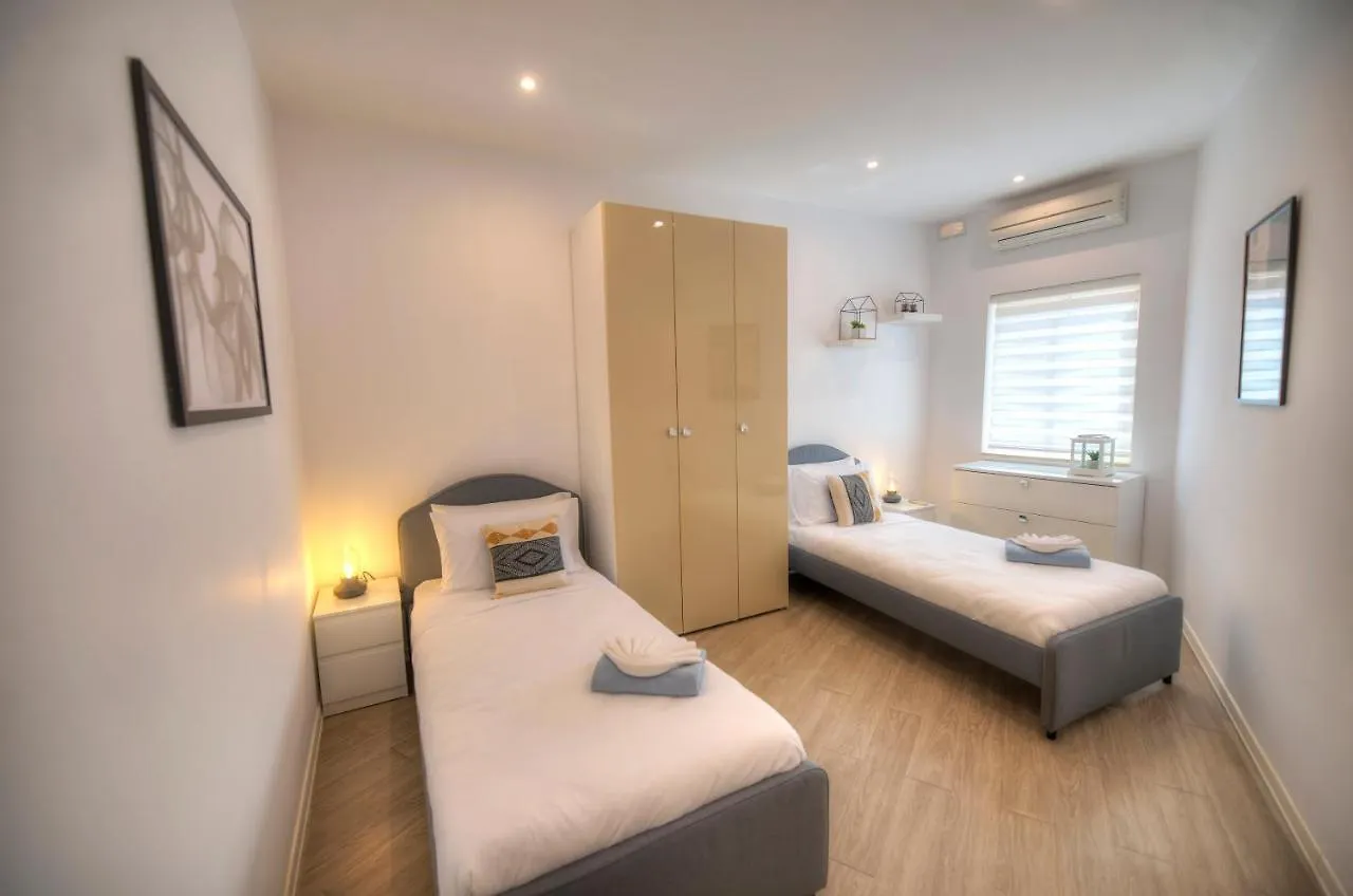 Spacious 4 Bedrooms With Sea View Balcony Goslm-3 Sliema Apartment