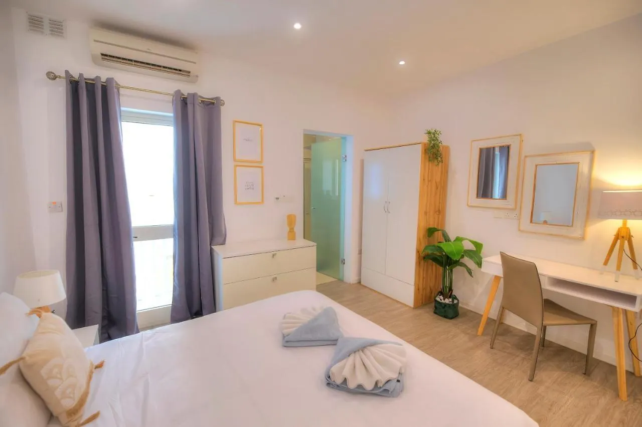 Spacious 4 Bedrooms With Sea View Balcony Goslm-3 Sliema 0*,  Malta